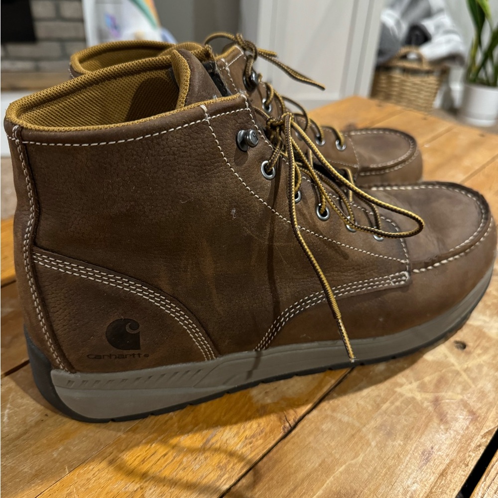 Men’s 14W Carhartt casual boot